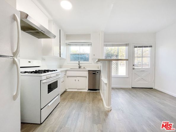 2102 Montana Avenue, Santa Monica CA 90403