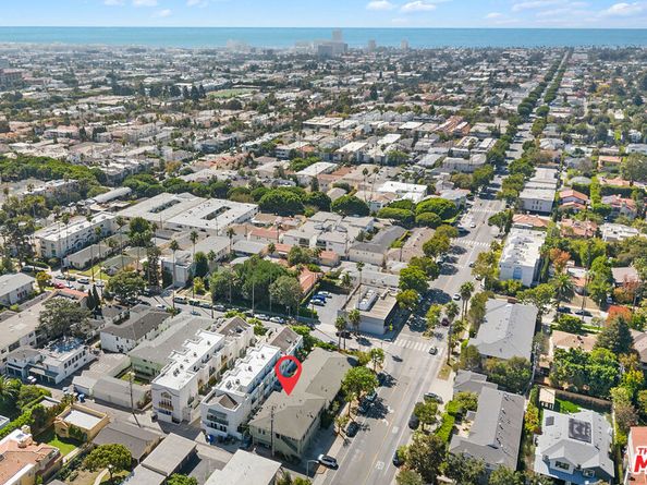 2102 Montana Avenue, Santa Monica CA 90403