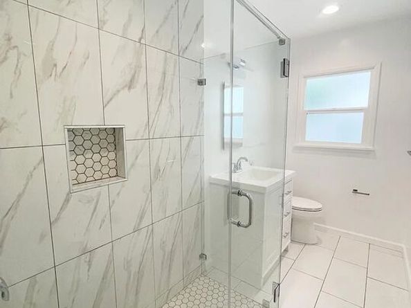 2102 Montana Avenue, Santa Monica CA 90403