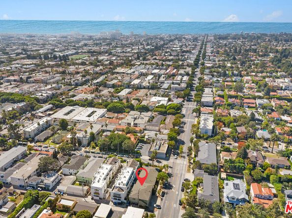 2102 Montana Avenue, Santa Monica CA 90403