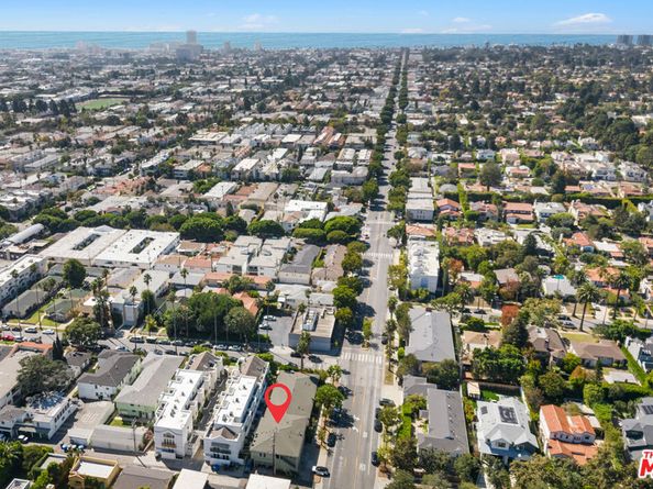 2102 Montana Avenue, Santa Monica CA 90403