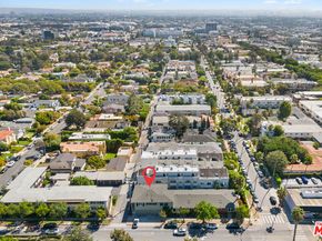 2102 Montana Avenue, Santa Monica CA 90403