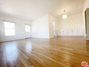 2102 Montana Avenue, Santa Monica CA 90403