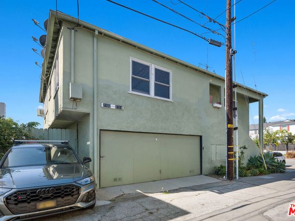 2102 Montana Avenue, Santa Monica CA 90403