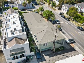 2102 Montana Avenue, Santa Monica CA 90403