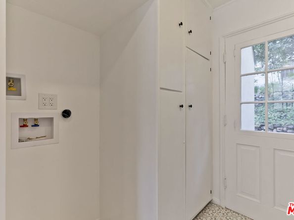 271 Beloit Avenue, Los Angeles CA 90049