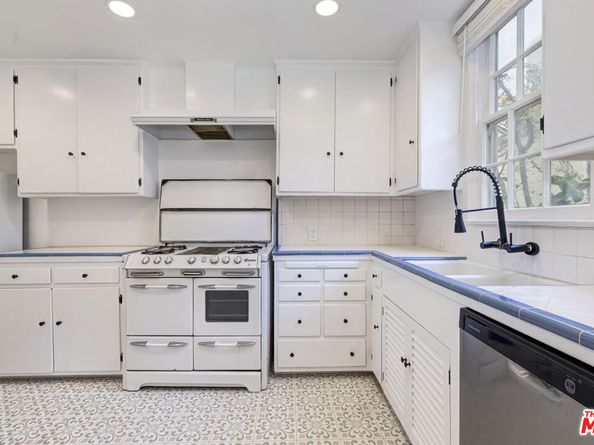 271 Beloit Avenue, Los Angeles CA 90049