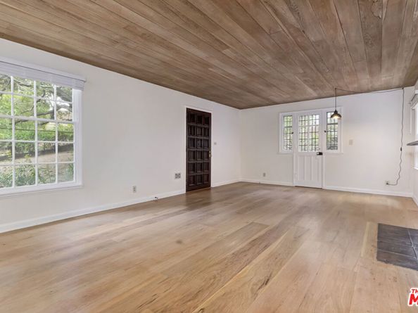 271 Beloit Avenue, Los Angeles CA 90049