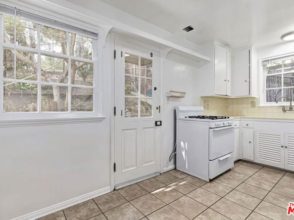 271 Beloit Avenue, Los Angeles CA 90049
