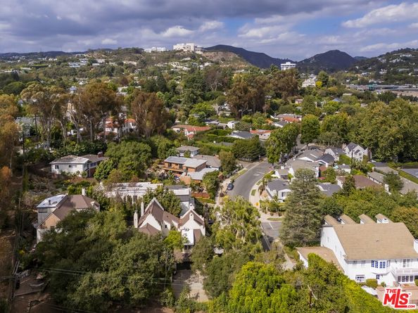 271 Beloit Avenue, Los Angeles CA 90049