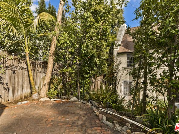271 Beloit Avenue, Los Angeles CA 90049