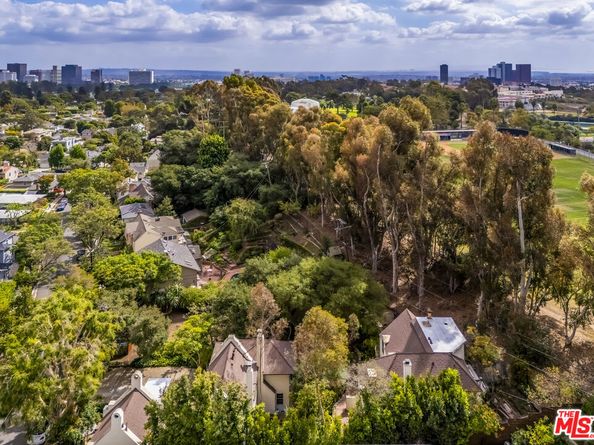 271 Beloit Avenue, Los Angeles CA 90049