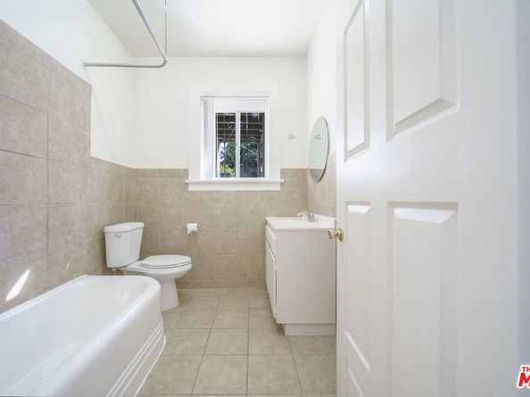 4572 Rosewood Avenue, Los Angeles CA 90004