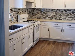 4572 Rosewood Avenue, Los Angeles CA 90004