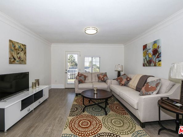 4572 Rosewood Avenue, Los Angeles CA 90004