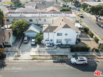 4572 Rosewood Avenue