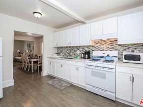 4572 Rosewood Avenue, Los Angeles CA 90004
