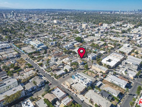 4572 Rosewood Avenue, Los Angeles CA 90004