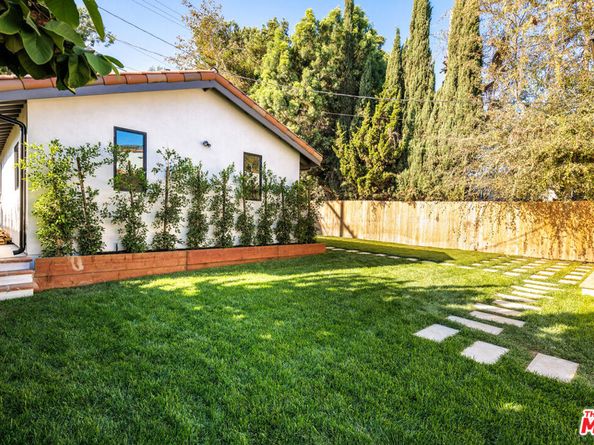 913 S Mullen Avenue, Los Angeles CA 90019