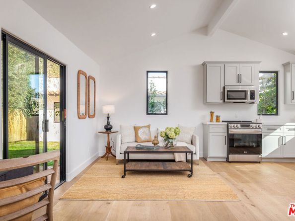 913 S Mullen Avenue, Los Angeles CA 90019