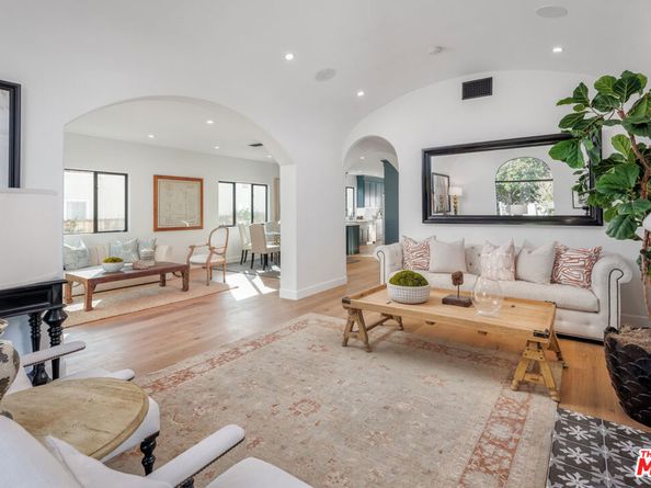 913 S Mullen Avenue, Los Angeles CA 90019