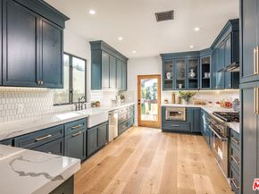 913 S Mullen Avenue, Los Angeles CA 90019