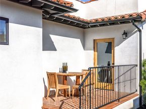 913 S Mullen Avenue, Los Angeles CA 90019