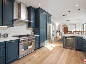 913 S Mullen Avenue, Los Angeles CA 90019