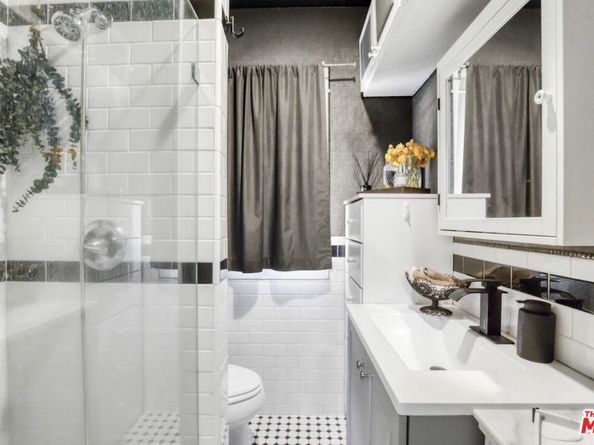 1276 N Sweetzer Avenue, West Hollywood CA 90069