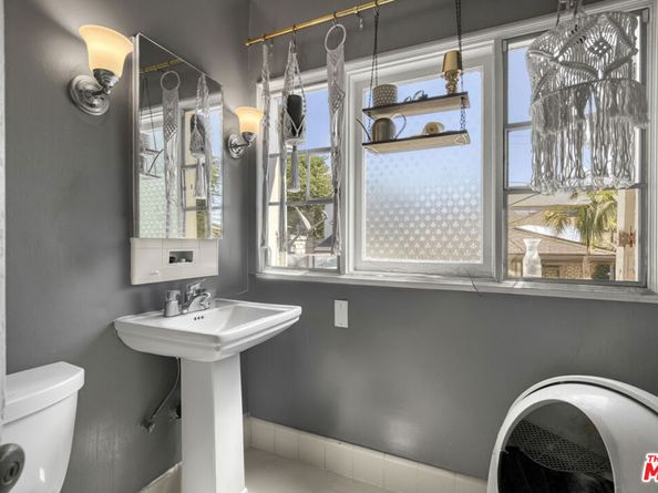 1276 N Sweetzer Avenue, West Hollywood CA 90069