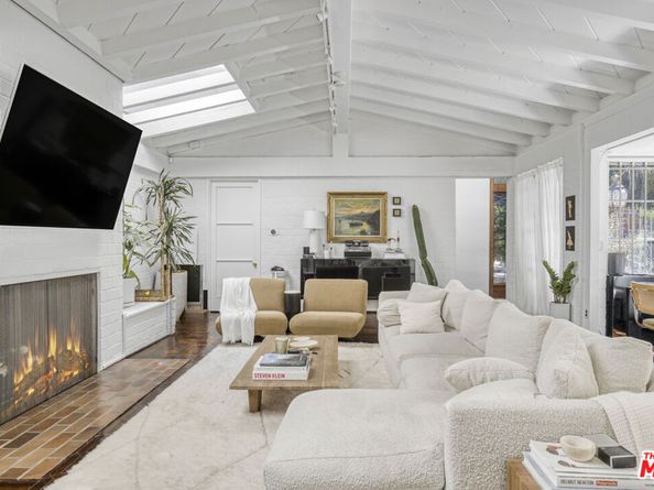 1276 N Sweetzer Avenue, West Hollywood CA 90069