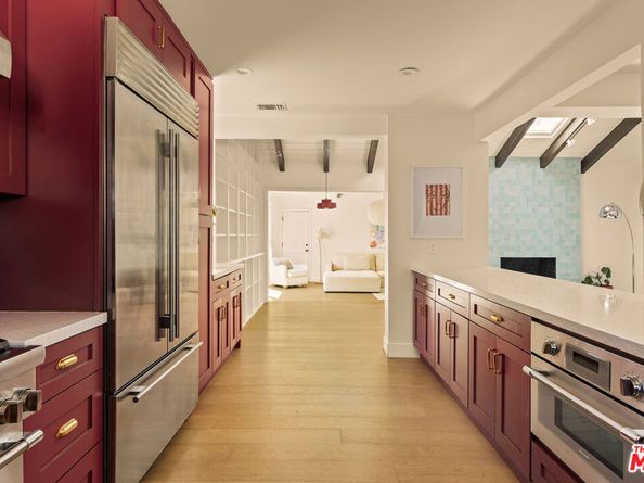 4841 Don Pio Drive, Woodland Hills CA 91364