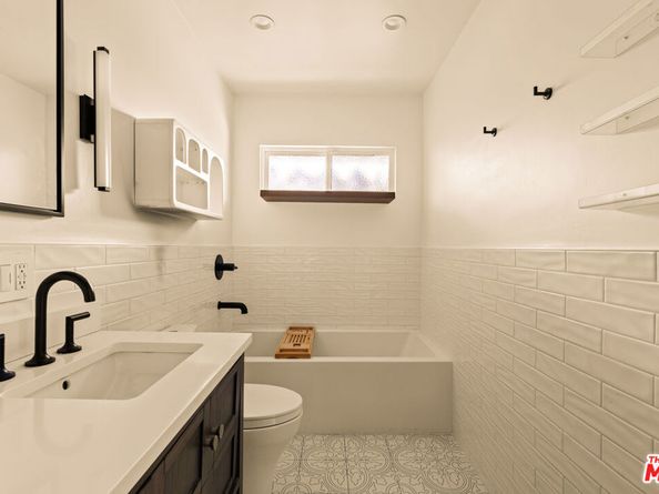 4841 Don Pio Drive, Woodland Hills CA 91364