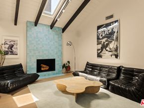 4841 Don Pio Drive, Woodland Hills CA 91364