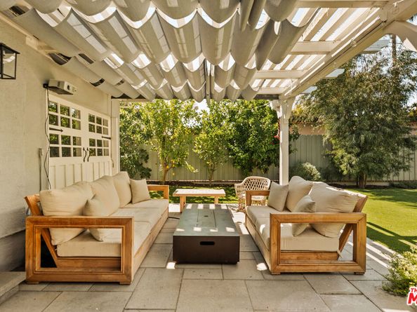 4841 Don Pio Drive, Woodland Hills CA 91364