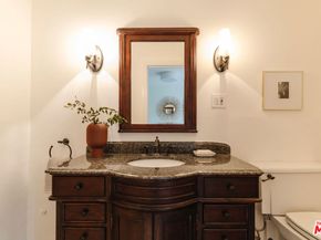 910 Glen Oaks Boulevard, Pasadena CA 91105