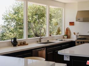 910 Glen Oaks Boulevard, Pasadena CA 91105