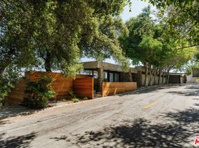 910 Glen Oaks Boulevard, Pasadena CA 91105