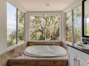 910 Glen Oaks Boulevard, Pasadena CA 91105