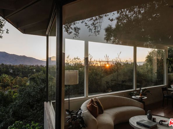 910 Glen Oaks Boulevard, Pasadena CA 91105