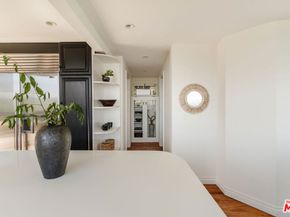 910 Glen Oaks Boulevard, Pasadena CA 91105