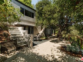 910 Glen Oaks Boulevard, Pasadena CA 91105