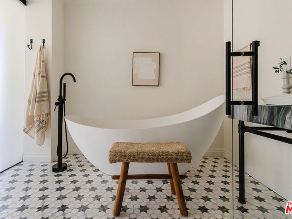 910 Glen Oaks Boulevard, Pasadena CA 91105