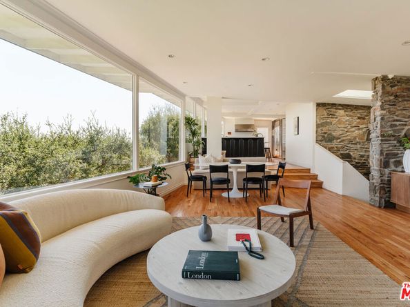 910 Glen Oaks Boulevard, Pasadena CA 91105