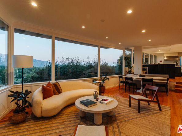 910 Glen Oaks Boulevard, Pasadena CA 91105