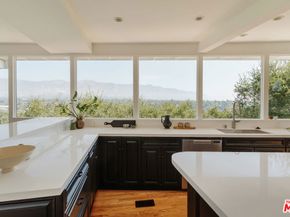 910 Glen Oaks Boulevard, Pasadena CA 91105