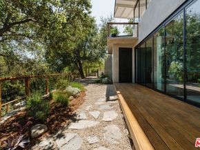 910 Glen Oaks Boulevard, Pasadena CA 91105