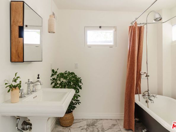 910 Glen Oaks Boulevard, Pasadena CA 91105