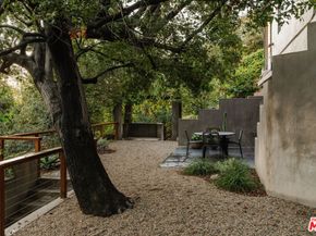 910 Glen Oaks Boulevard, Pasadena CA 91105