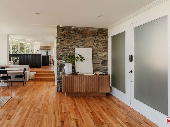 910 Glen Oaks Boulevard, Pasadena CA 91105